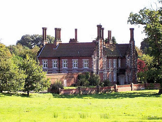 Detached house or villa Detached house or villa